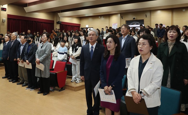  9일 경남교육청 공감실에서 열린 제578돌 한글날 기념식과 제48회 국어순화경시대회 시상식.