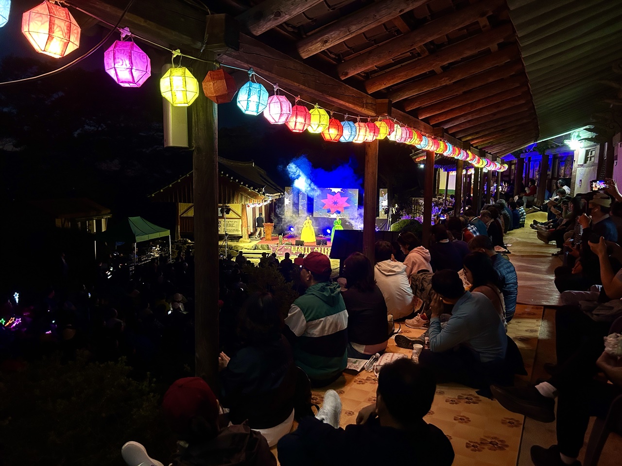  12일, 서산 부석사(浮石寺)에서는 불자를 비롯해 시민 등 500여 명이 참석한 가운데, 산사음악회가 열려 가을 추억을 선사했다.