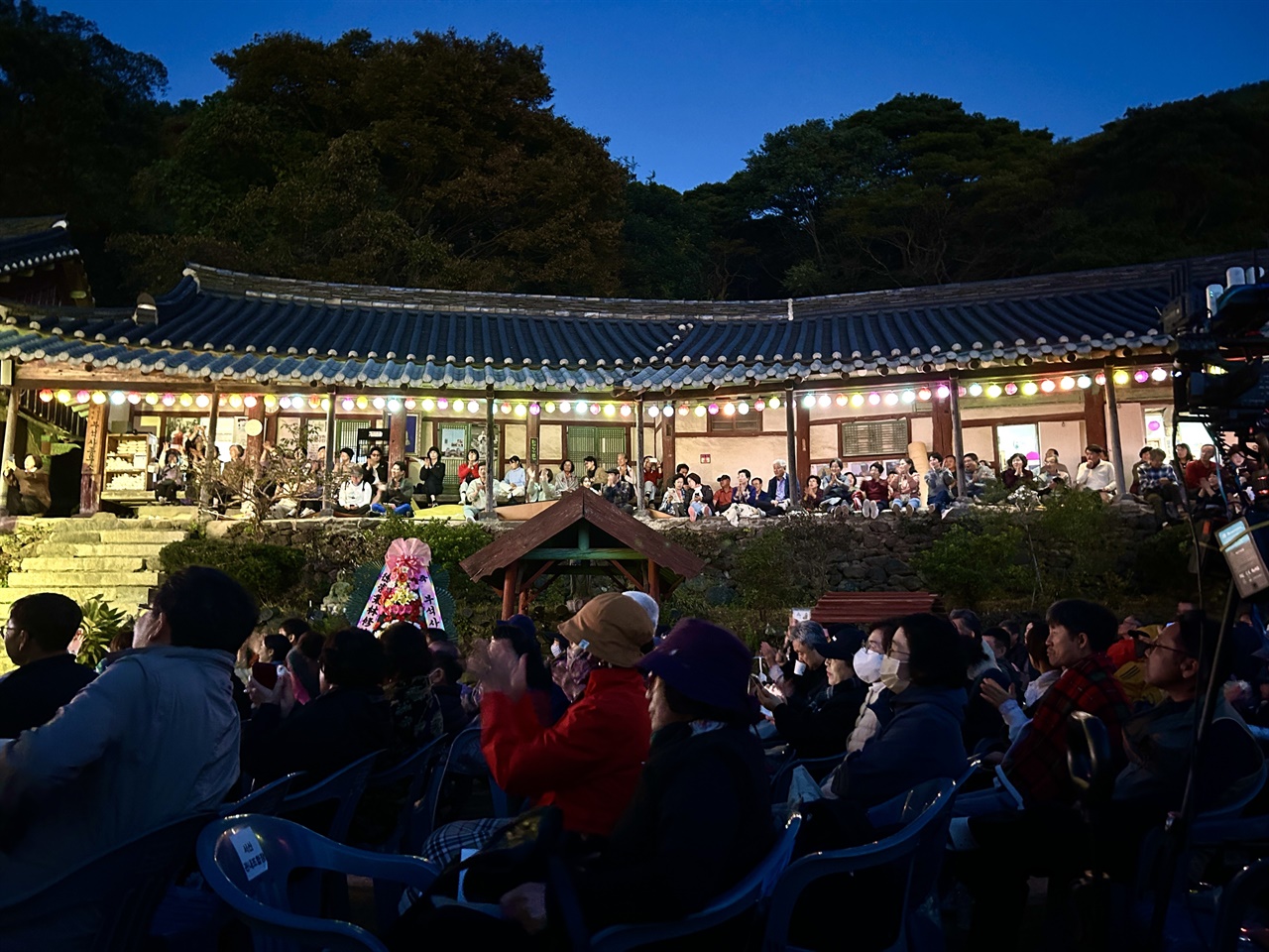  12일, 서산 부석사에서는 불자를 비롯해 시민 등 500여 명이 참석한 가운데, 산사음악회가 열려 가을 추억을 선사했다.