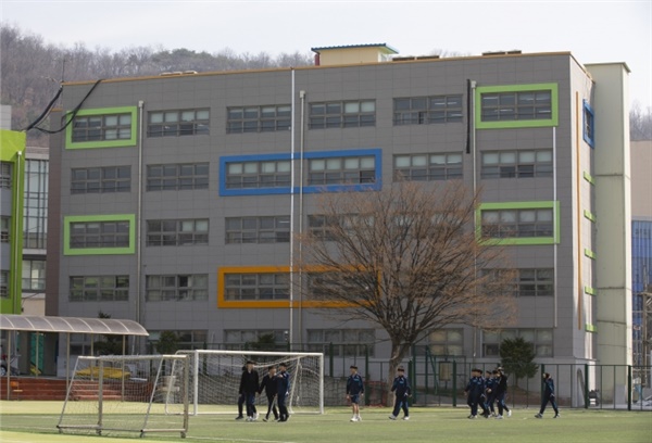  충암고등학교 교정의 모습.