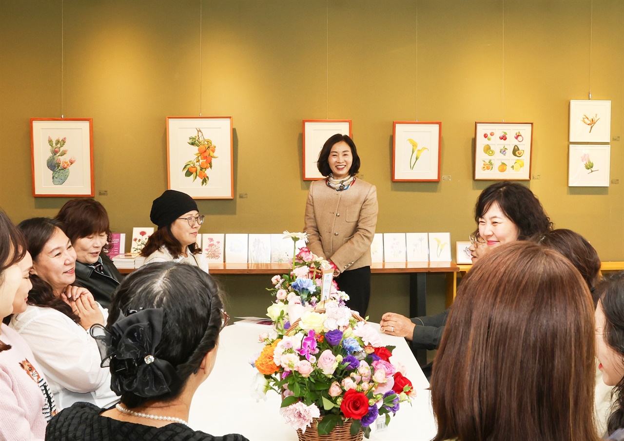  (사)한국보태니컬아트협회 서산지부가 20일 제4회 회원전을 시작했다.