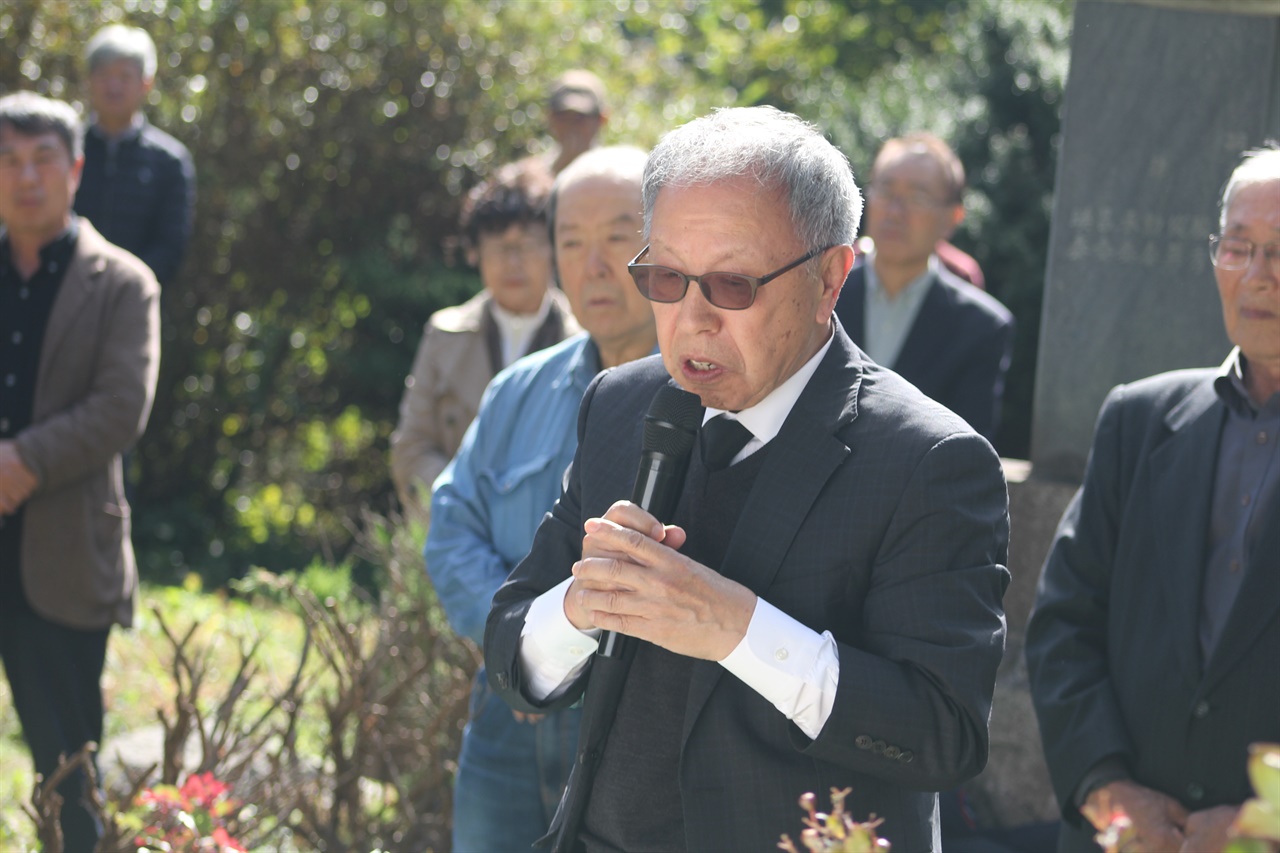 김금수 선생을 기리는 이원보 김금수 선생 2주기 추모식에서 이원보 한국노동사회연구소 명예 이사장이 고인을 추모하는 발언을 하고 있다.