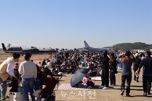  우주항공도시 사천을 대표하는 가을 축제인 2024 사천에어쇼가 10월 24일 사천비행장 일원에서 힘찬 비상을 알렸다. 