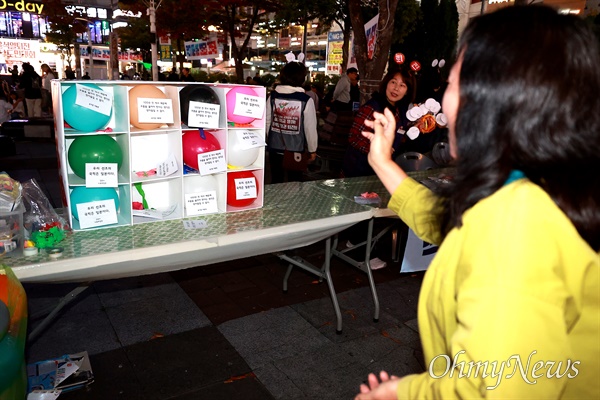  윤석열퇴진경남운동본부는 25일 저녁 창원 상남분수광장에서 "윤석열퇴진 경남도민대회"를 열었다.