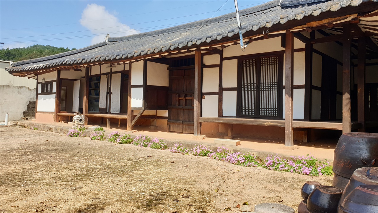  고 이청준 작가의 생가. 전라남도 장흥군 회진면 진목리에 자리하고 있다.