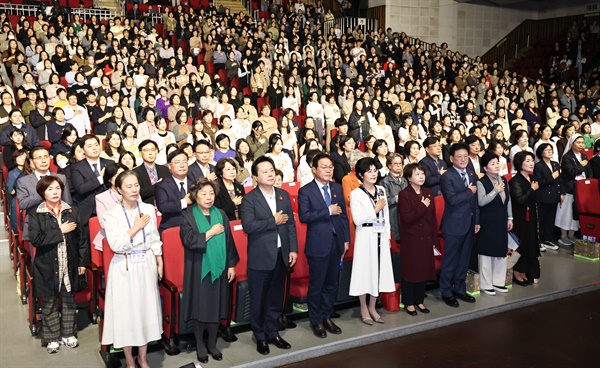  30일 오후 KBS창원홀에서 열린 경남간호사회 창립 제80주년 기념식