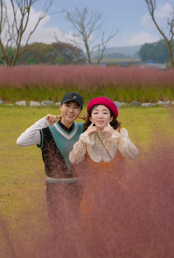  왼쪽 윤이정 내봄눈 사무국장, 오른쪽 한아름씨