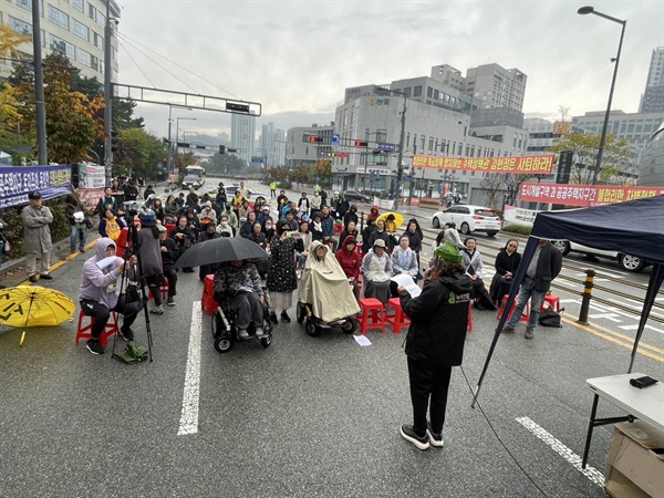  새만금신공항 철회촉구 천막농성 1000일 문화제 행사 장면