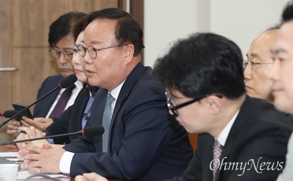  김재원 국민의힘 최고위원이 4일 오전 서울 여의도 국회에서 열린 최고위원회의에서 발언하고 있다. 오른쪽은 한동훈 대표와 추경호 원내대표.