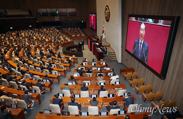  한덕수 국무총리가 4일 국회에서 열린 본회의에서 2025년도 예산안 및 기금운용계획안에 대한 시정연설을 하고 있다.