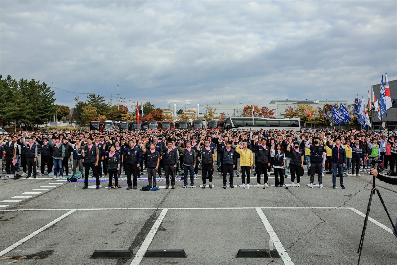  2024. 11. 2. 한국옵티칼하이테크 구미 공장, 해고 노동자들 <고공농성 300일 옵티칼로 가는 연대버스>