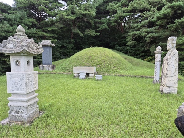  강원도 춘천시 동면 장학리 소재 민영휘 무덤 전경 (사진=김남균 기자)