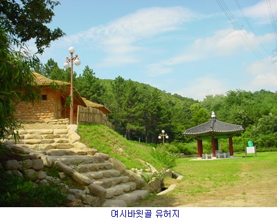 호암곡 여시바윗골 울산 유곡동에 자리하고 있는 호암곡(狐岩谷)은 '여시바윗골'로 불린다. 이곳에서 수운 선생은 그 유명한 을묘천서(乙卯天書)라는 신비체험을 한다. 을묘천서에 대하여 동학을 연구하는 분들의 여러 견해들이 있어왔다. 천도교에서는 대체로 수운 대신사의 영적체험이라는 견해이다. 또 동학연구자들 일부는 서학의 교리서 천주실의(天主實義)라고 주장한다. 이에 본 글로 을묘천서에 대한 논란이 불식되었으면 한다.