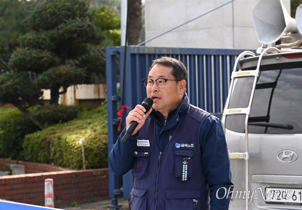  5일 한국지엠 창원공장 앞에서 열린 "한국지엠창원비정규직지회 투쟁승리 보고대회".