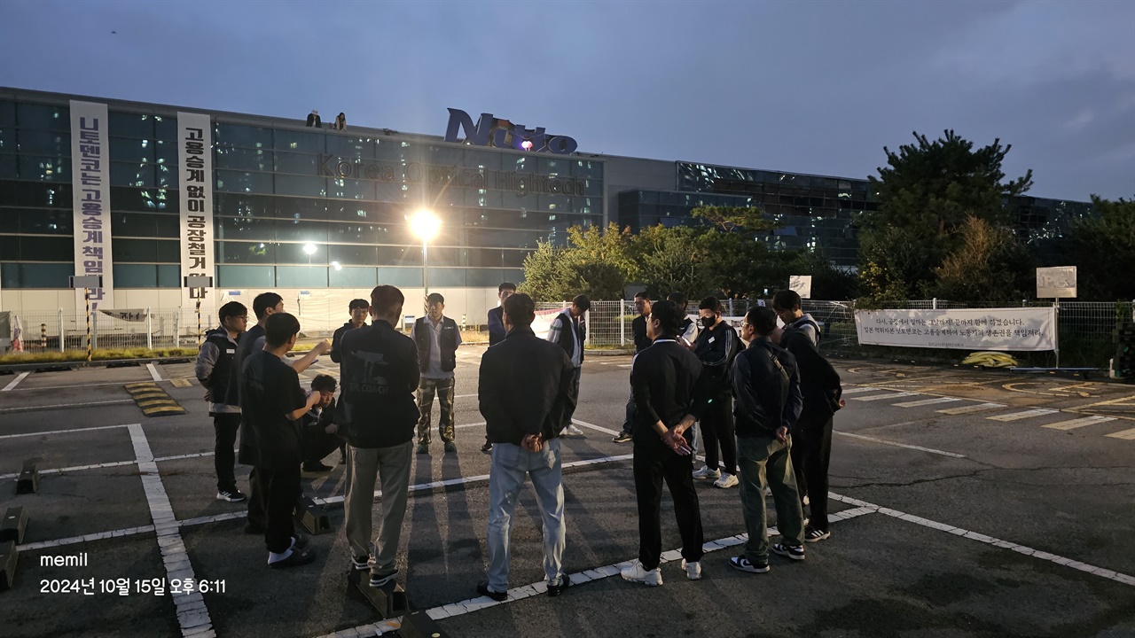  복직 후 아사히 지회 조합원들은 퇴근 후 매일 저녁 옵티칼 농성장에서 약식 집회와 조합원 회의로 하루를 마무리한다.