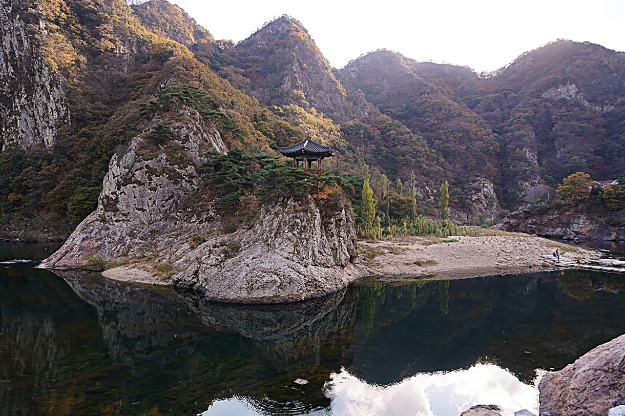  충북 영동 황간의 월류정 풍경