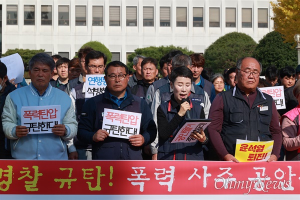  민주노총 경남본부, 11일 오후 경남경찰청 앞 "폭력사주 공안몰이 윤석열 퇴진, 과잉진압 폭력조장 경찰 규탄" 기자회견.