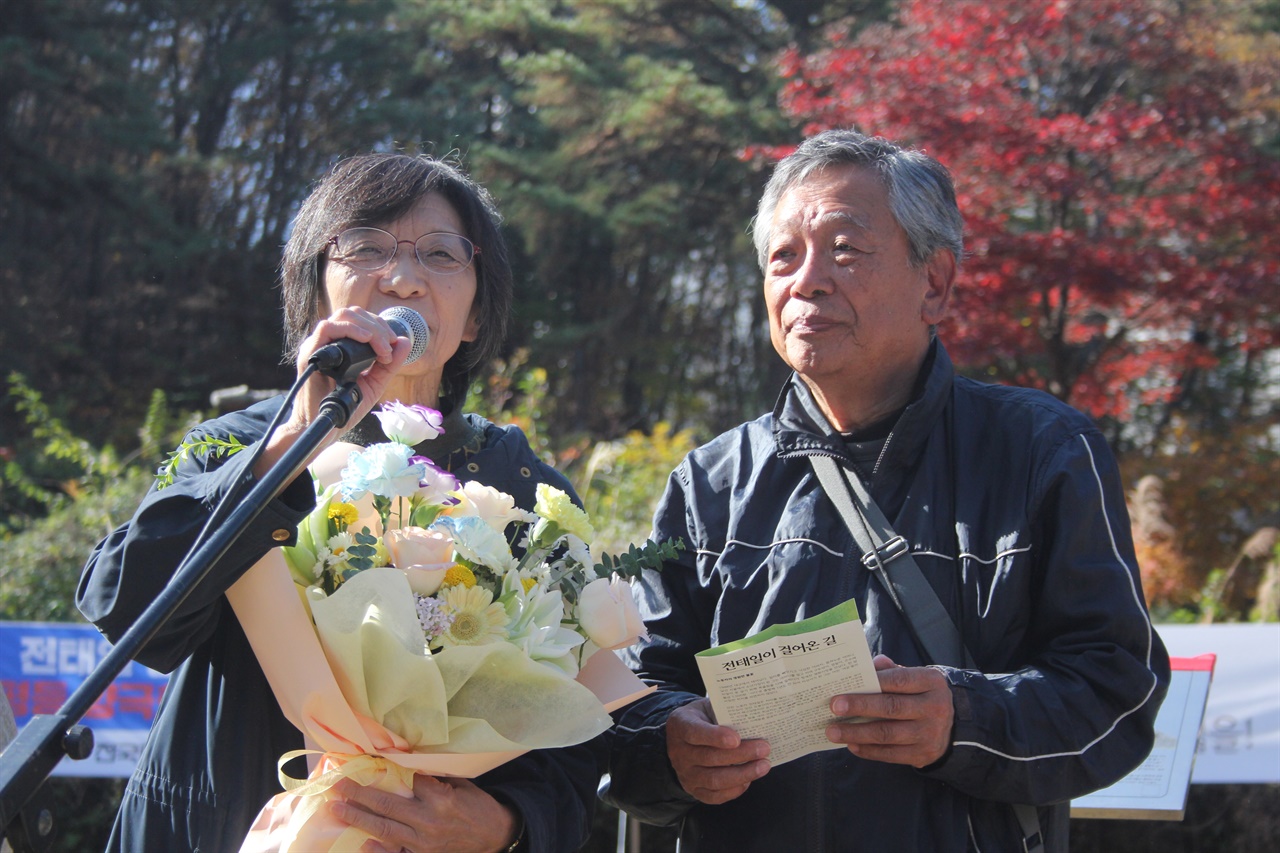 오자와 부부 특별상을 수상한 오자와 다카시와 오자와 쿠미코 부부는 수상 소감에서 ”솔직히 말해서 저희는 일본인인데 우리가 전태일 상을 받아도 되는지 망설임이 있었다."고 말했다.