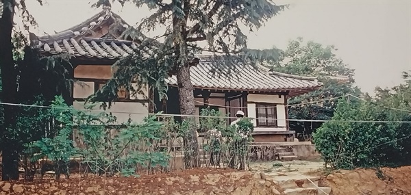 우산서원(愚山書院) 상주 외서면 우산리의 우산서원(愚山書院)이다. 우산서원은 이웃에 있는 도남서원(道南書院) 등 경상도일대에 동학배척통문을 처음으로 돌리며 동학배척운동을 주도했다.