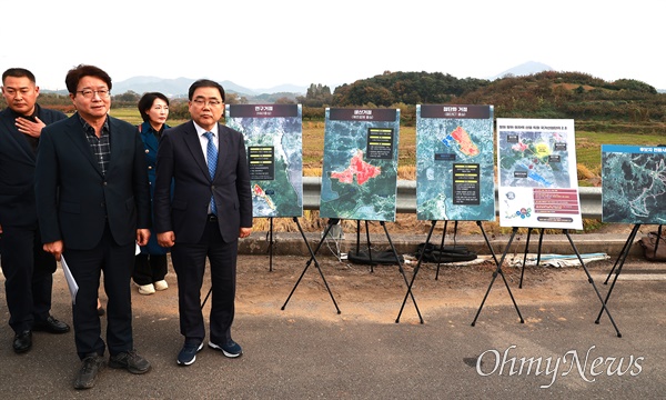  더불어민주당 명태균게이트 진상조사단 창원국가산단등국정개입의혹조사본부장인 염태영 국회의원과 허성무 의원(창원성산)은 15일 오후 창원제2국가산단 후보지인 동읍 화양리와 북면 고암리 현장조사를 했다.