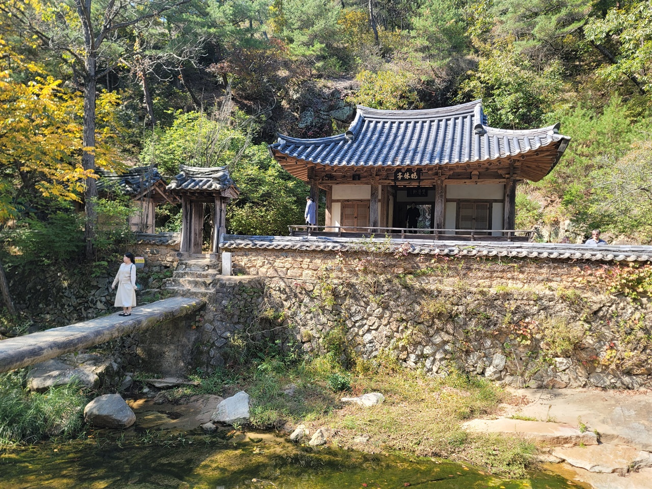 만휴정 <미스터 션샤인> 촬영지로 알려진 관광 명소.