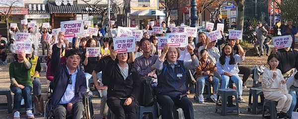  16일 김해 내외동 거북공원에서 열린 주민대회.