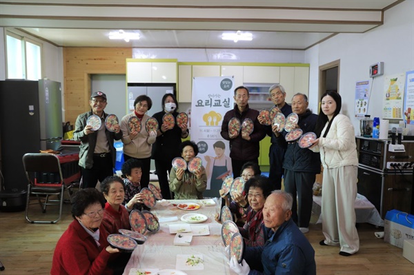 고대리 주민자치회 마을교육 일환으로 피자만들기 요리 체험을 했다. 용두2리 마을 회관에서 "찾아가는 요리교실" 체험으로 이번 주 목요일에 마지막 수업을 끝으로 마무리된다.