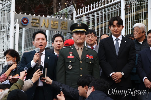  21일 오후 서울 용산 중앙지역군사법원에서 열린 자신의 결심 공판 출석을 마치고 나온 전 해병대 수사단장 박정훈 대령.