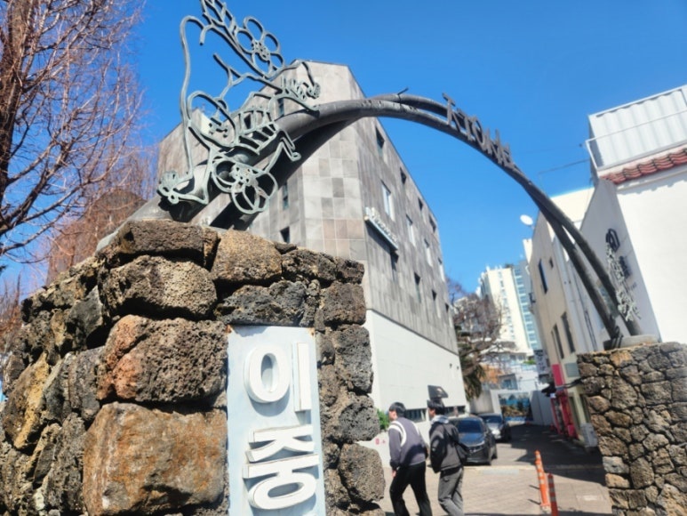 이중섭 화가 네 식구의 1.4평 단칸방, 말이 나오지 않았다