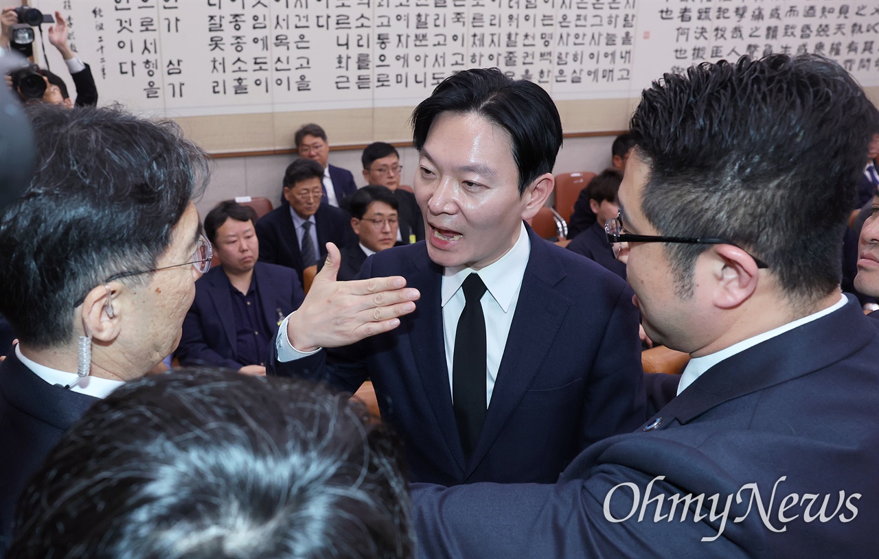 또 증인선서 거부해 퇴장당한 박상용 