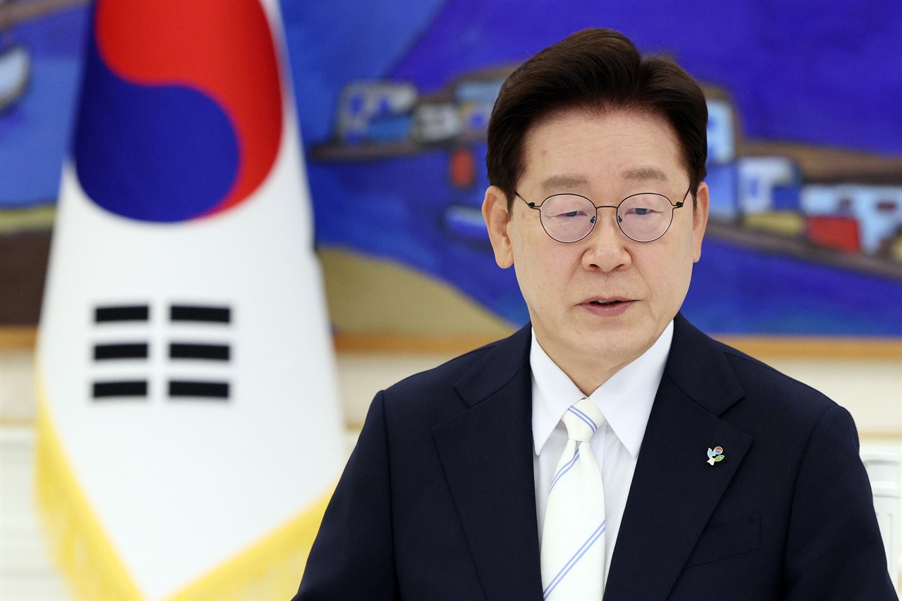 4부 요인과 뜻 모은 이 대통령 "선거관리 대개혁 방안 마련"
