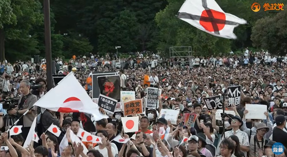 일장기에 그려진 검은 X<br>한국 예로 들며<br> 처벌하겠다는 일본