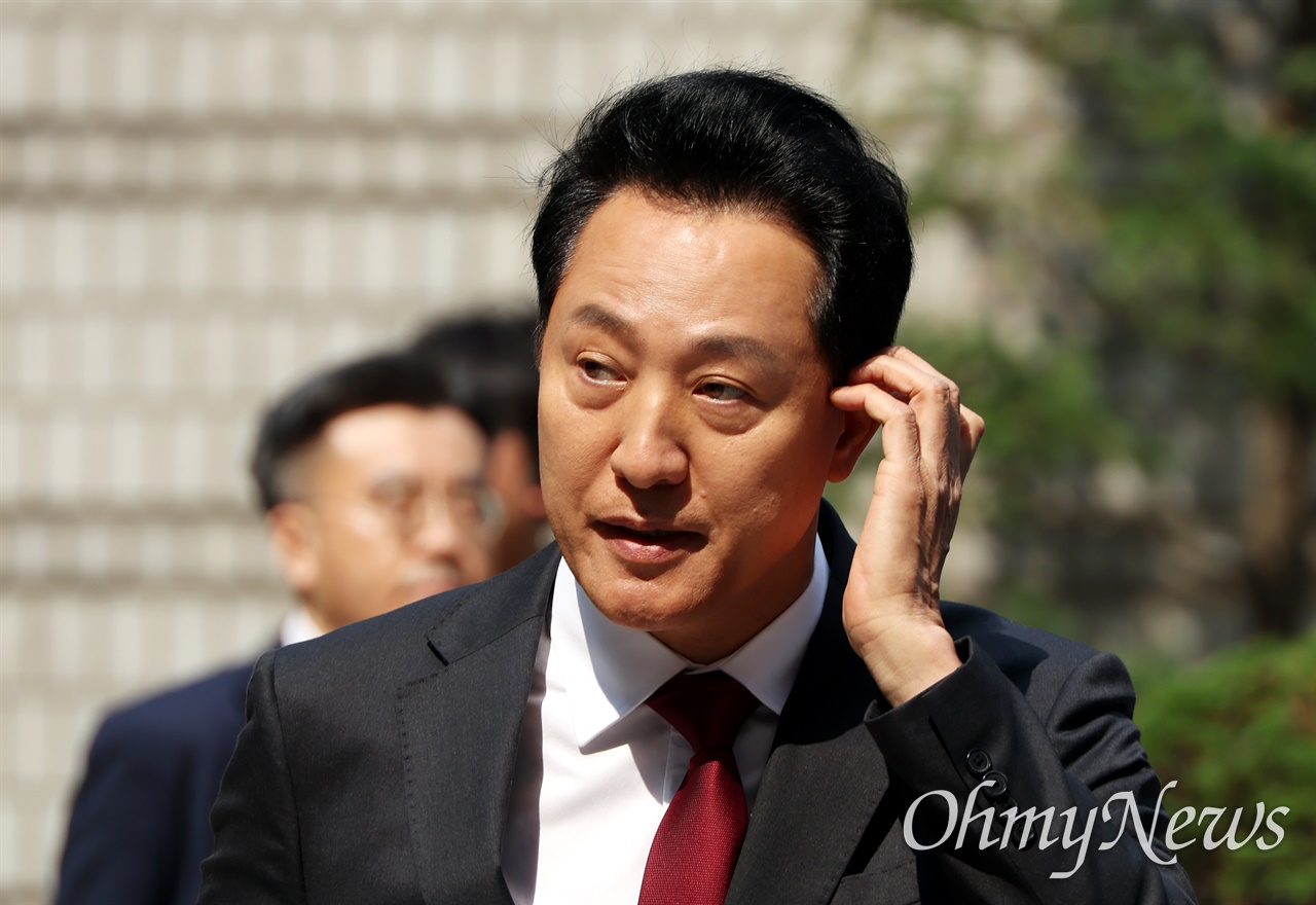 "따로 30분 정도만" 이 대통령 별도 면담 요청한 오세훈