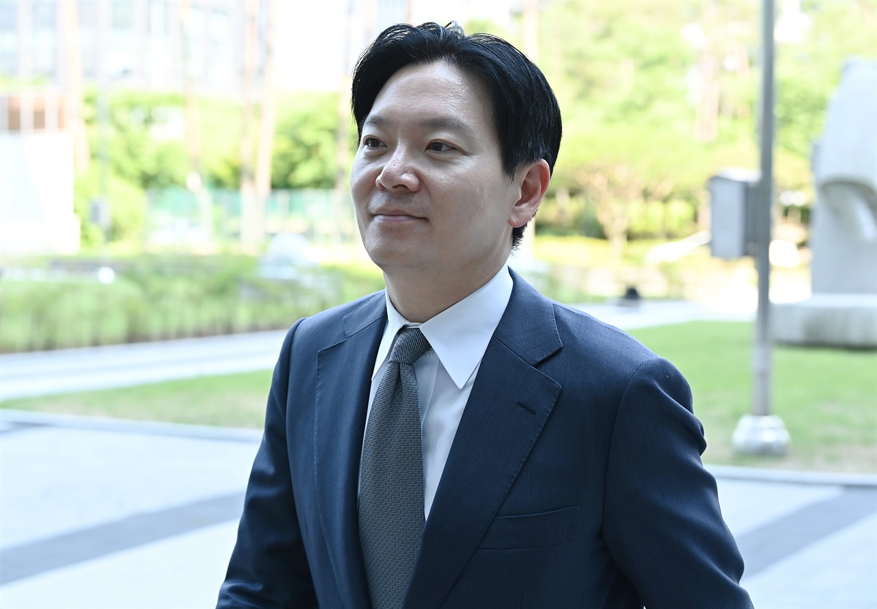 피고 이화영이 검사 박상용에게 물었다 "술인지 물인지 몰랐겠네요?"