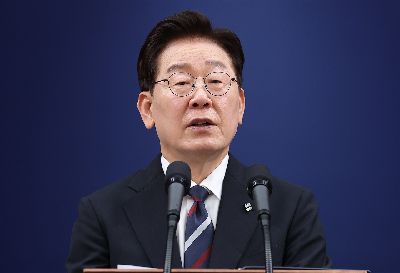 이 대통령 "방종 가까운 자유 누린 선관위, 필요하면 개헌이라도"