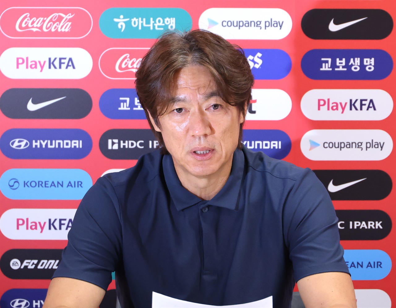 홍명보 감독, 32강 불발 책임지고 사퇴 "진심으로 죄송"
