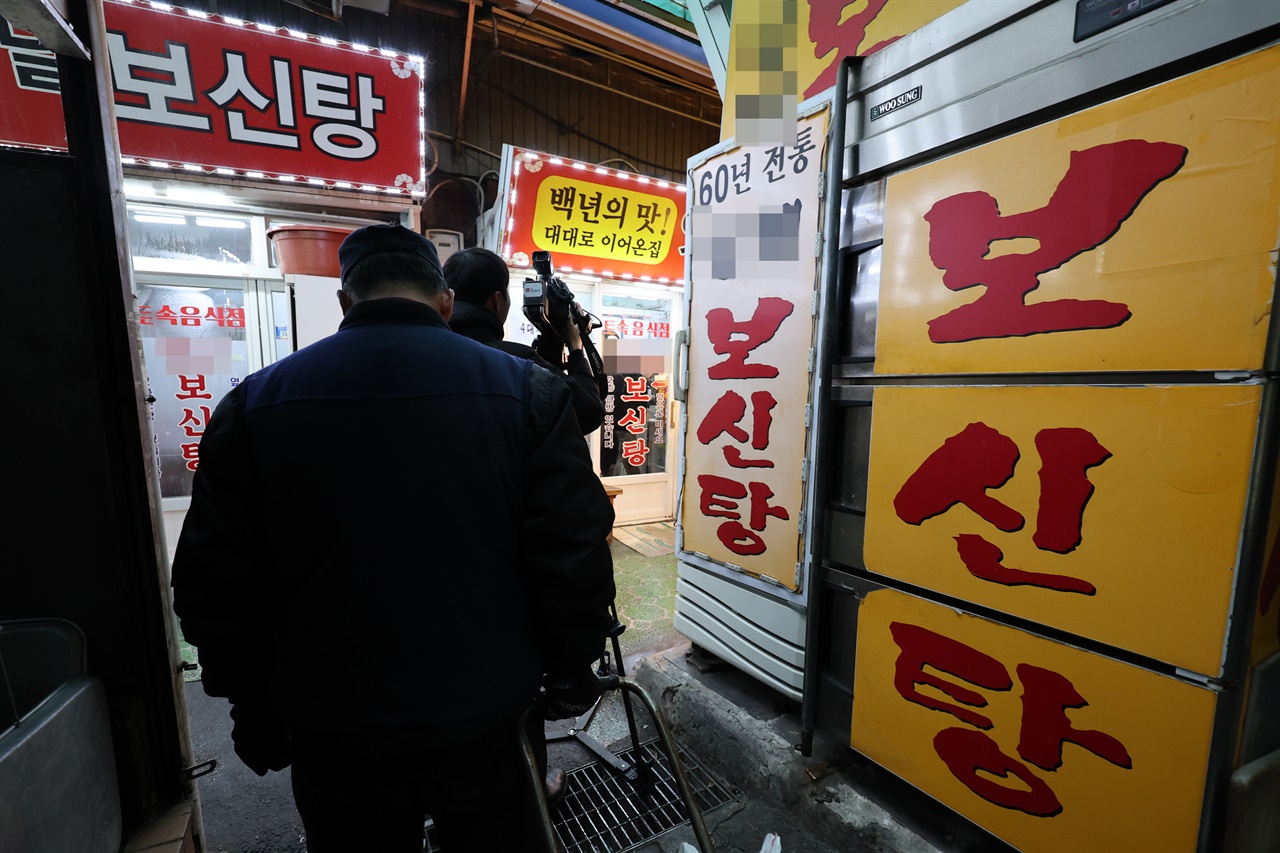 충격적인 생산 과정... '포브스'가 '혐오음식' 명단에 올린 커피의 정체