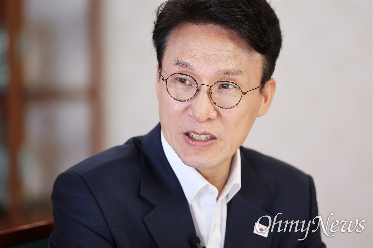 "정청래 굳이 두 번 해야 하나? 지난 1년과 다른 리더십 필요"
