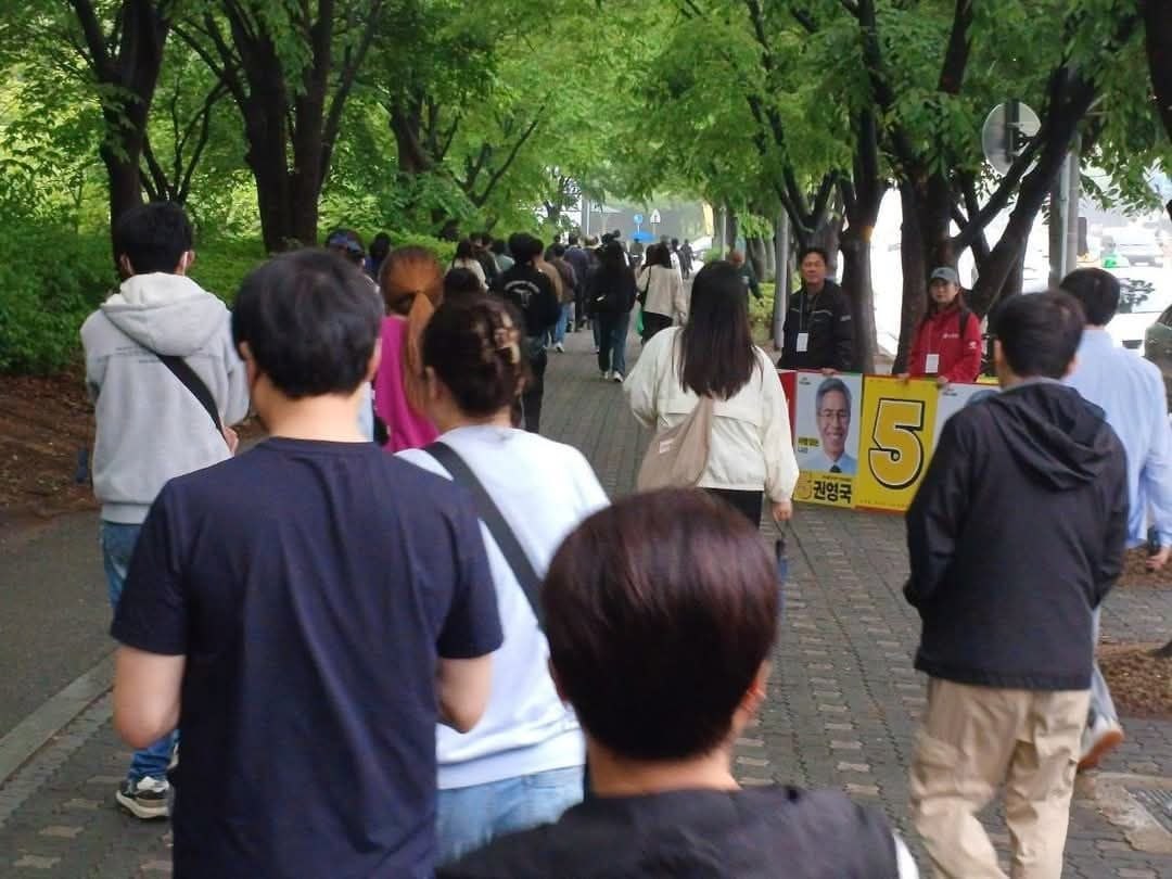 표는 못줘서 미안해요, 13억짜리 사표공화국