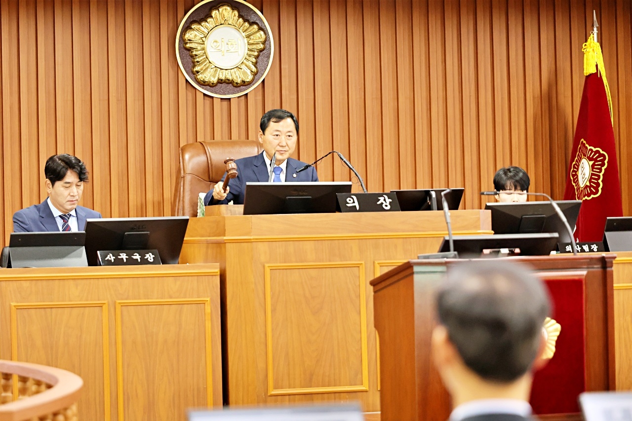 제10대 논산시의회 의장에 이건창 의원 선출