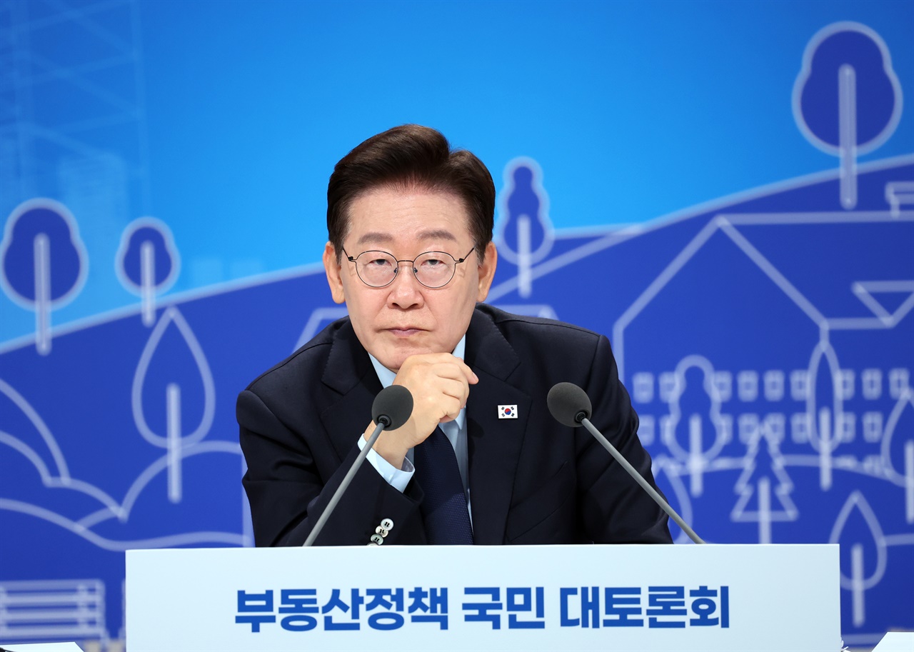 '오만'인가, '시늉'인가... 이 대통령의 겁쟁이 행보