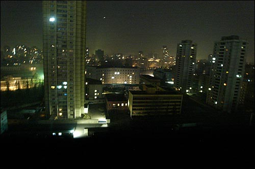 지난 2005년 11월 새벽 고려호텔에서 바라본 평양시내 모습.