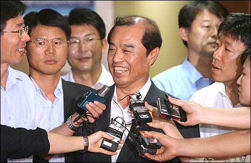 2006년 8월 2일, 취임 13일만에 사의를 표명한 김병준 당시 교육부총리. 